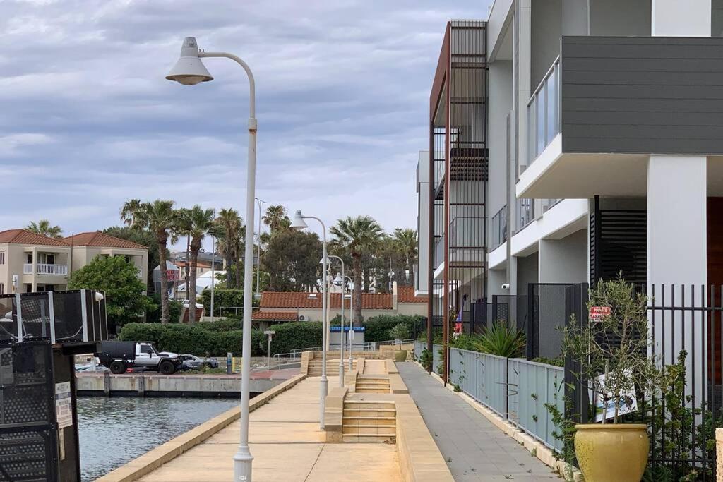 Mariner'S Cove ~ Luxe Waterfront Apartment Mindarie エクステリア 写真